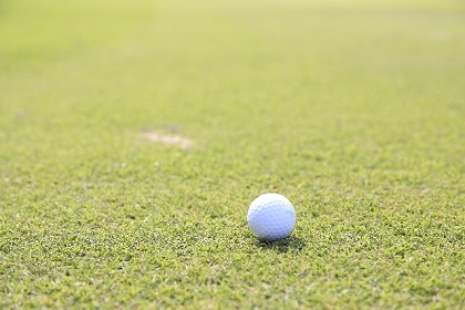 固定派ｖｓ移動派 正しいボールの位置とは ゴルフ道場